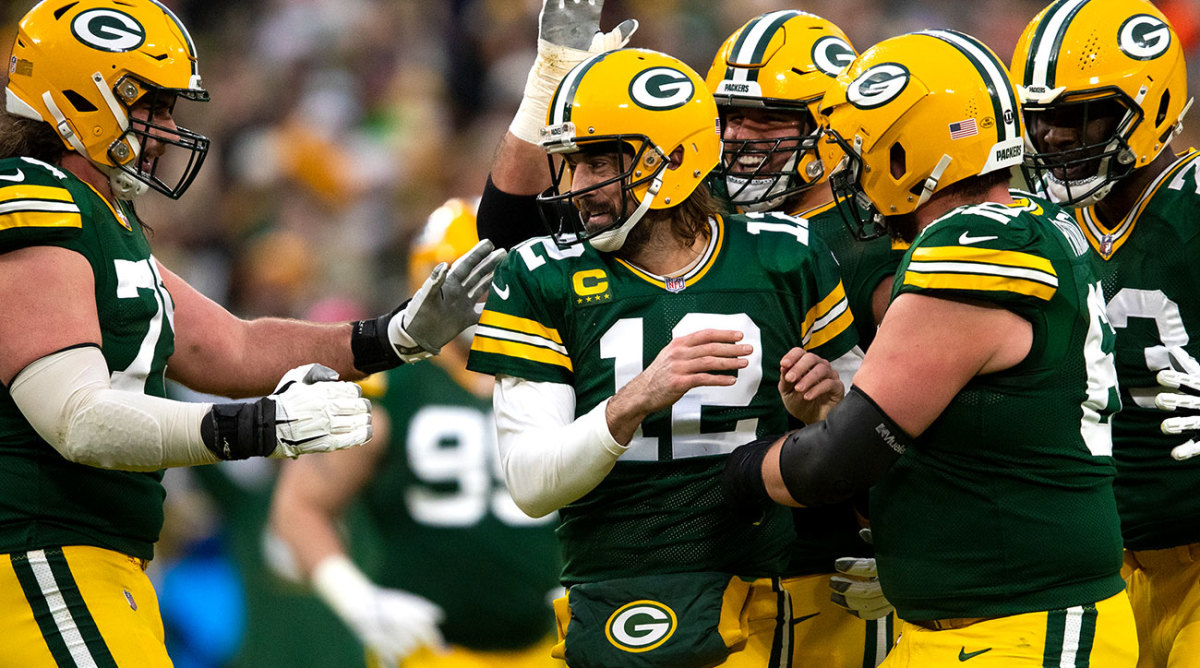 aaron-rodgers-return-packers-teammates-celebrate